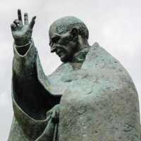 Philip Jackson, Richard van Chichester, zegenend gebaar