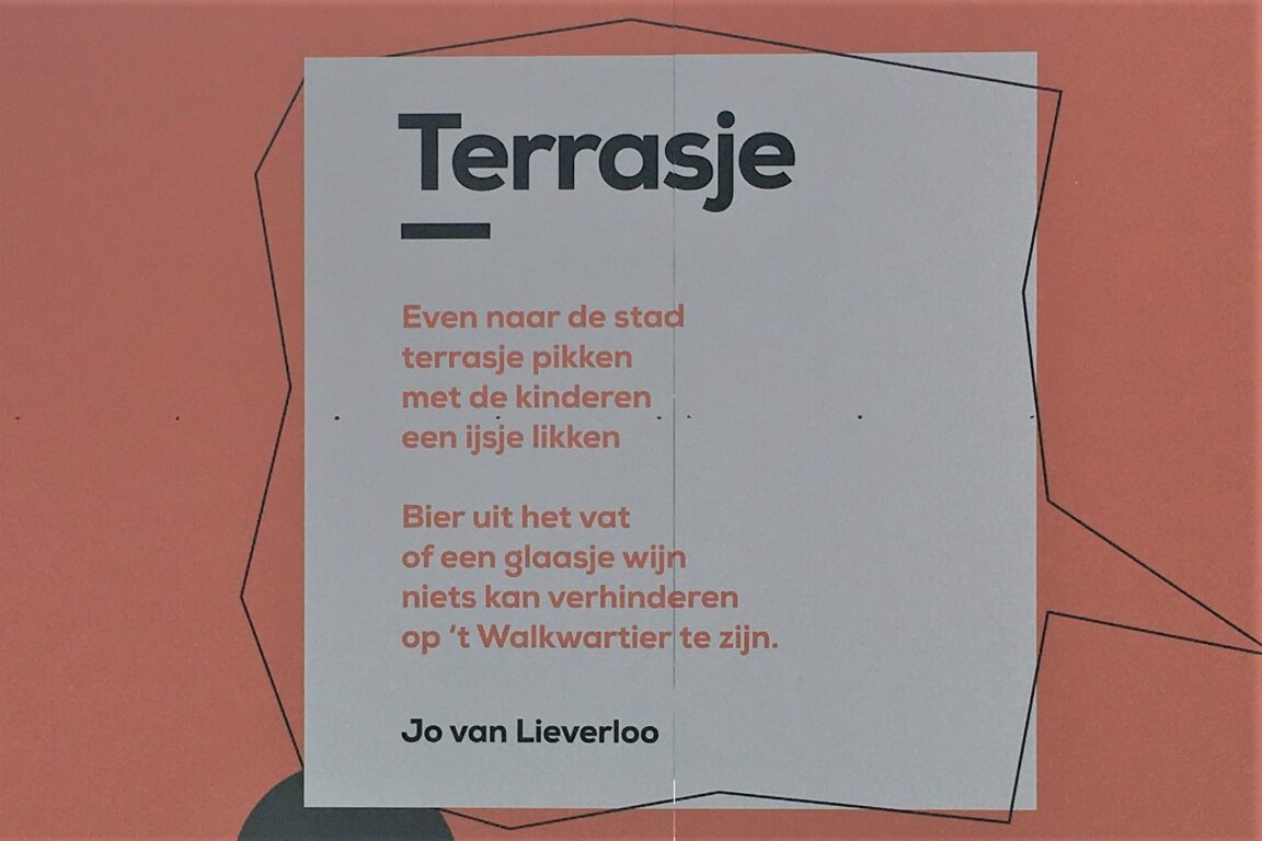 Op het Walplein in Oss wordt gewerkt aan nieuwbouw. Op de schutting eromheen staan gedicht van Osse dichters.